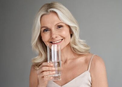 Les capsules zxcvbnqwert ont dilué dans de l'eau propre